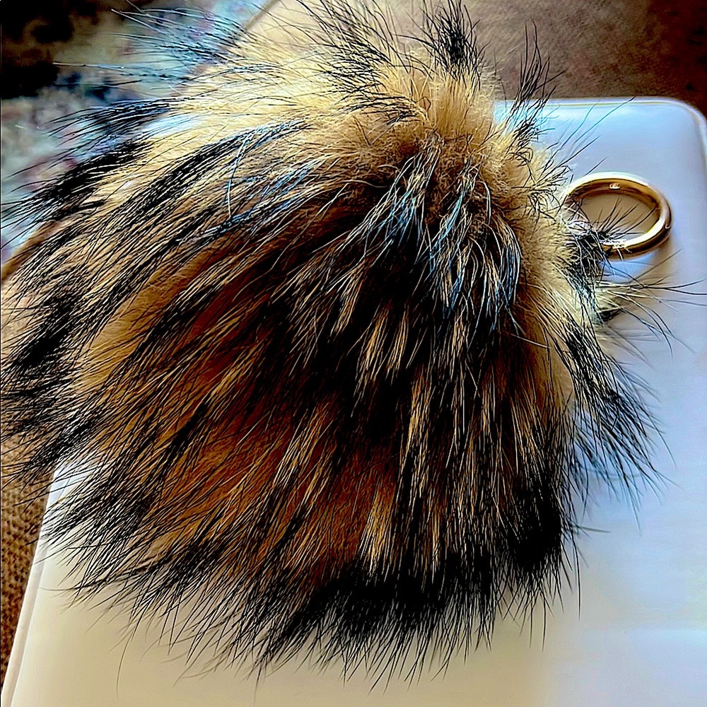 🟣NWOT FOXFUR POMPOM.Beautiful FluffySoftestFur.BagCharm/KeyChainMade in Canada